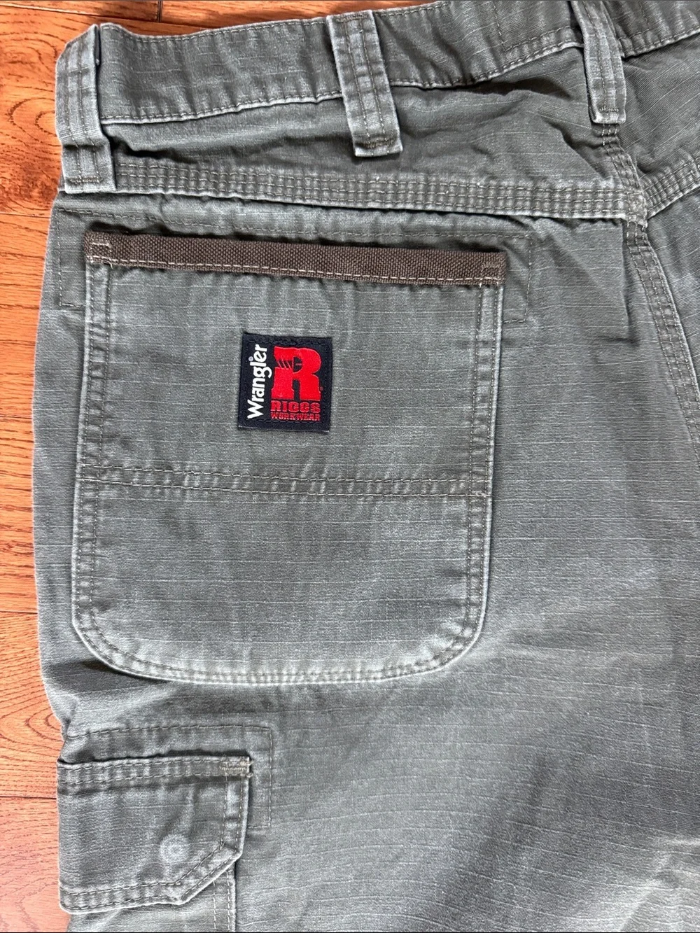 Wrangler cargo pants